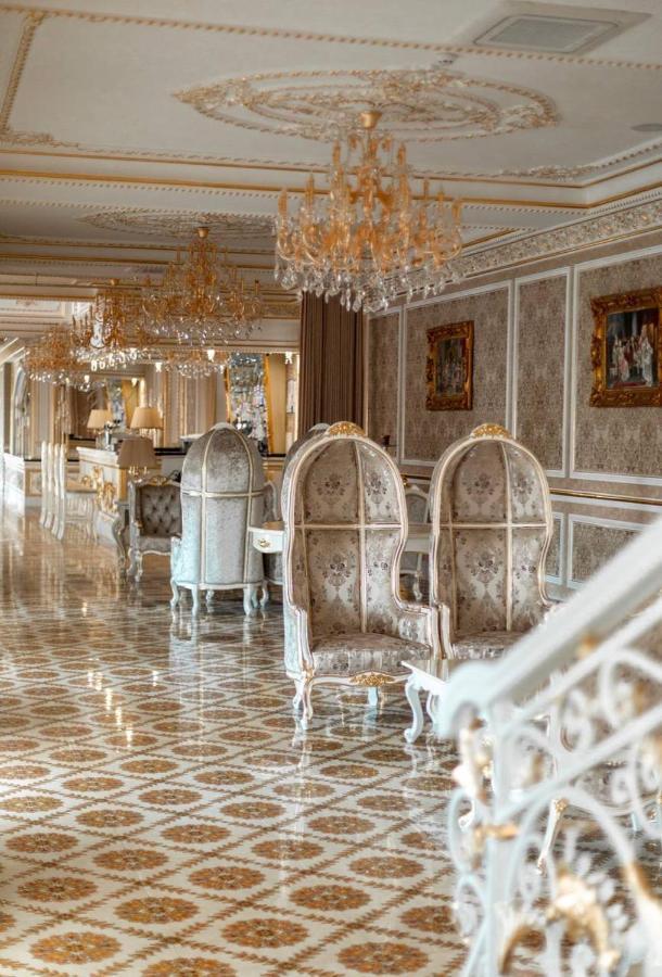 Hotel Grand Aristocrate Dubovtsy Exterior photo