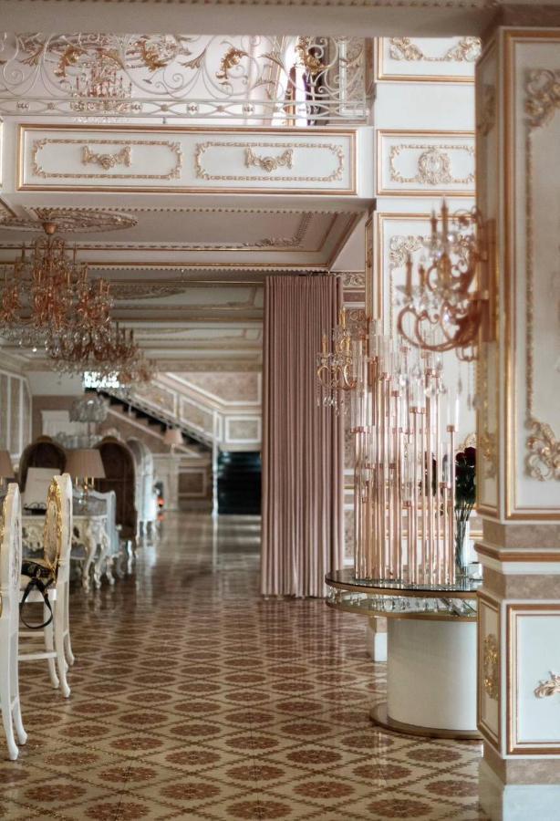 Hotel Grand Aristocrate Dubovtsy Exterior photo