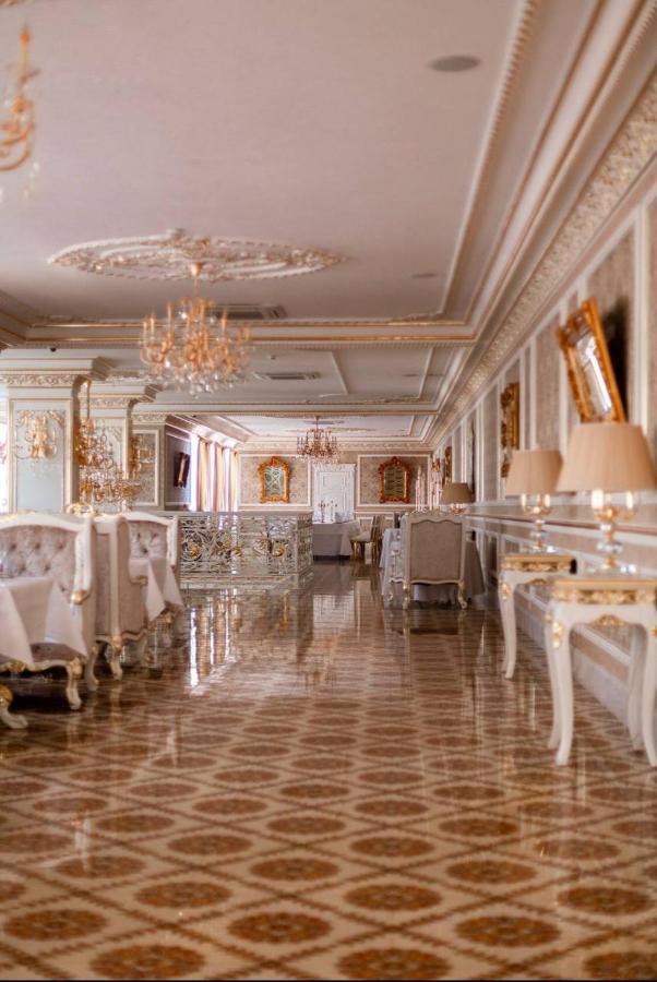 Hotel Grand Aristocrate Dubovtsy Exterior photo
