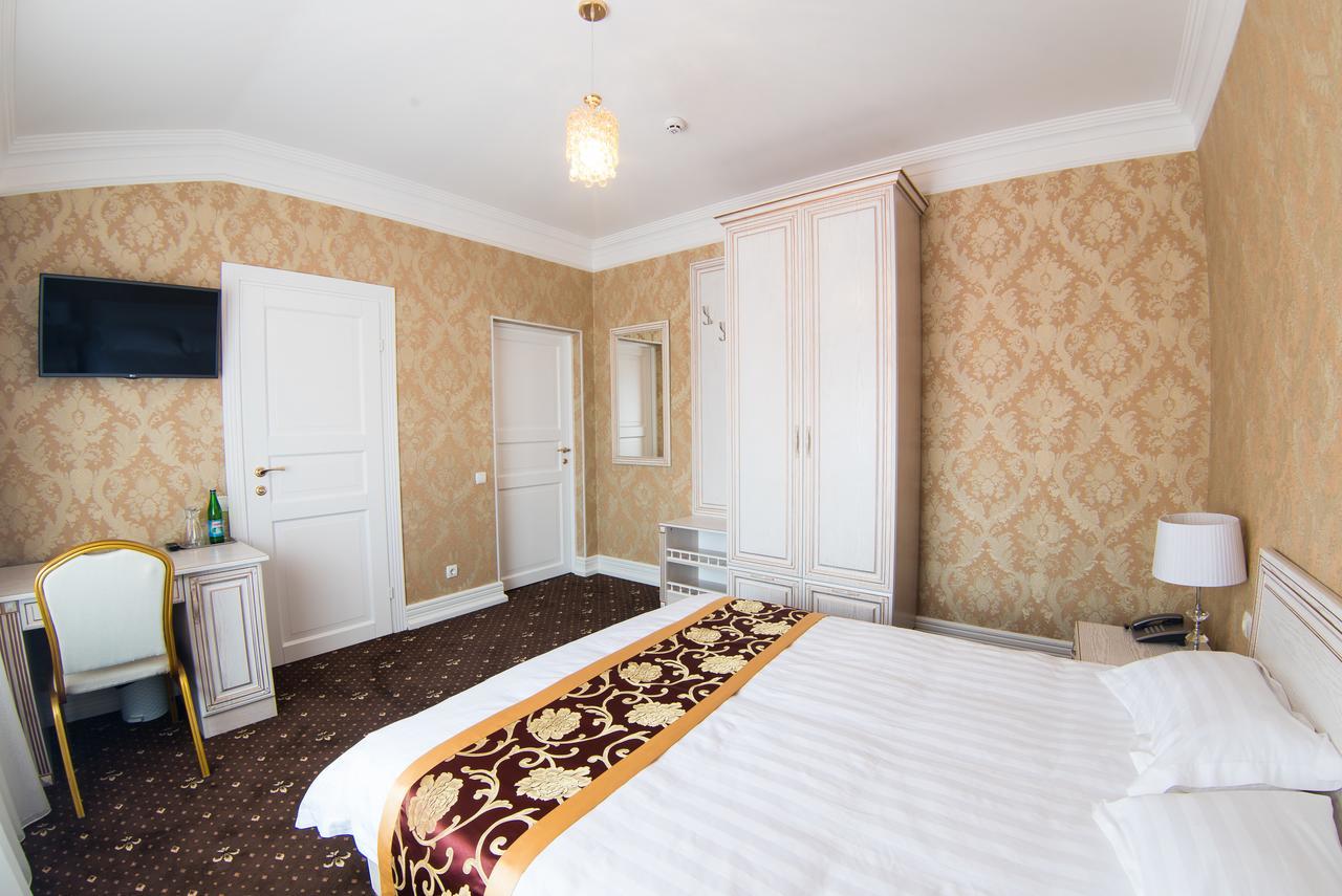 Hotel Grand Aristocrate Dubovtsy Exterior photo